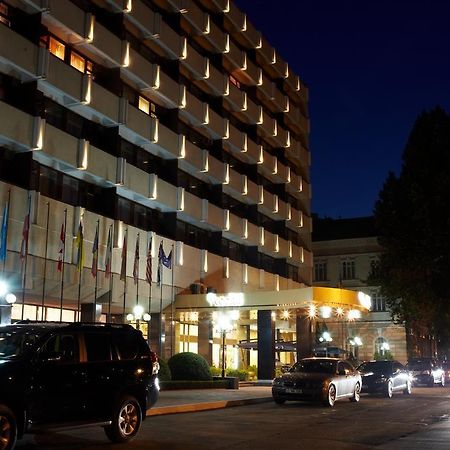 Codru Hotel Chisinau Exterior photo